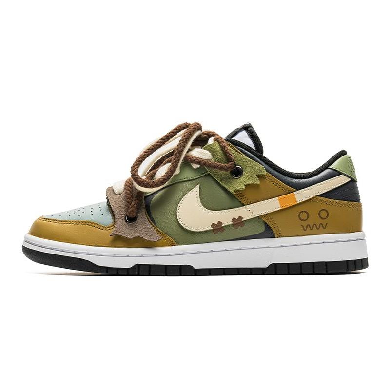 Custom Straw Ghost S-BOX Dunk Brown/Green – hand-painted custom sneakers | DiySneakers