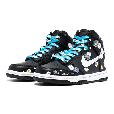 Custom The Daisy is in black and white Dunk – custom sneakers view 2 | DiySneakers
