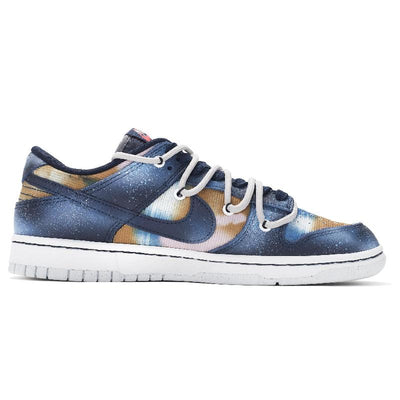 Custom spray-painted starry sky in black and blue Dunk – custom sneakers view 2 | DiySneakers
