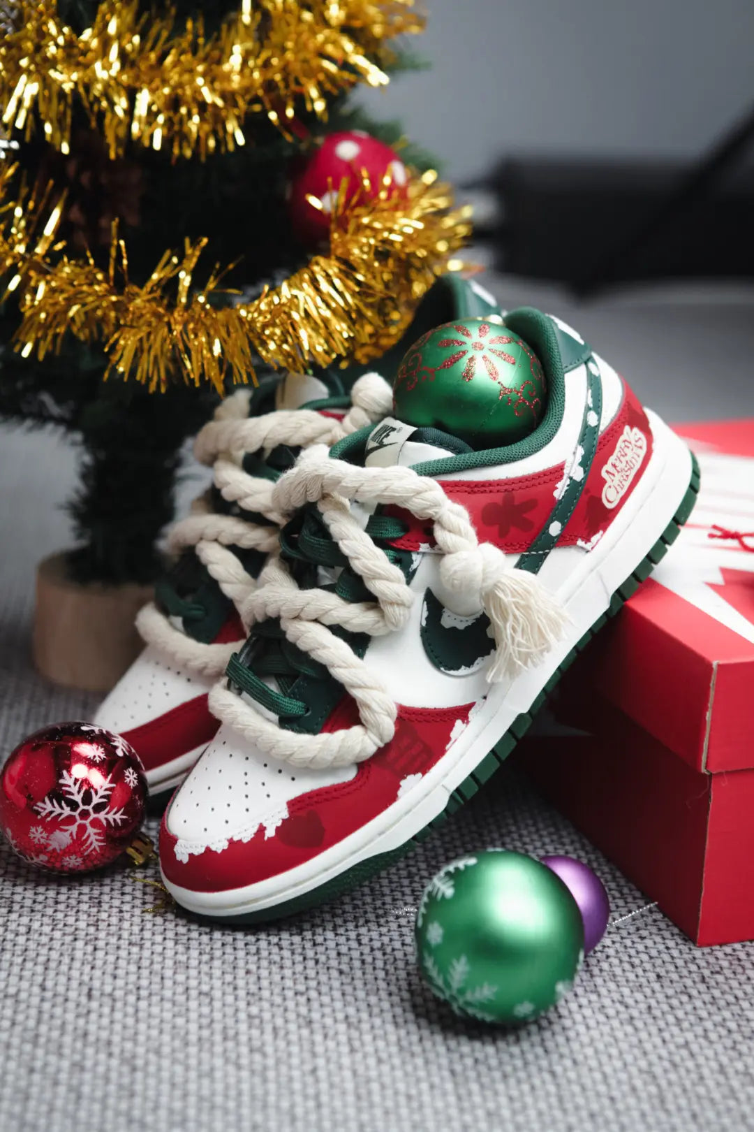 Custom Winter Solstice Dunk Red/Green – hand-painted custom sneakers | DiySneakers