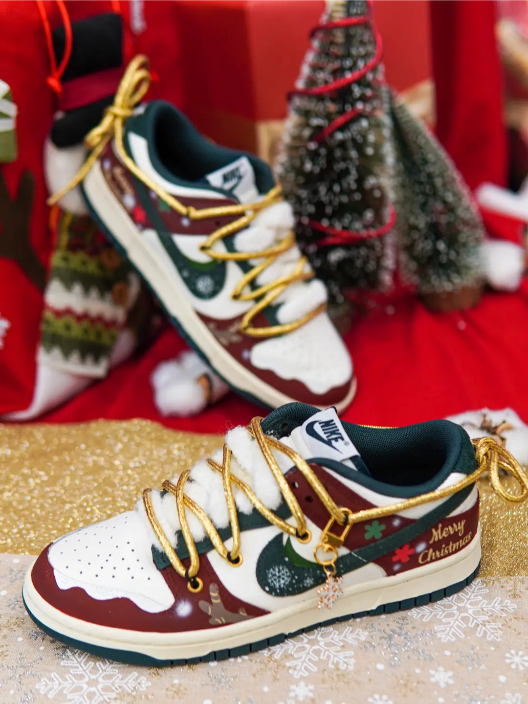 Custom Celestial Sleigh Dunk Green/Red – hand-painted custom sneakers | DiySneakers