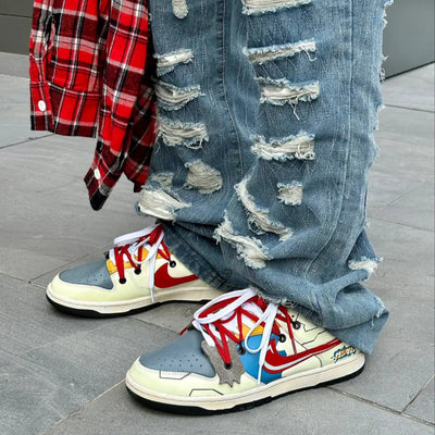 Custom The male model battle damage is as high as white and blue Dunk White/Blue/Red – custom sneakers view 2 | DiySneakers