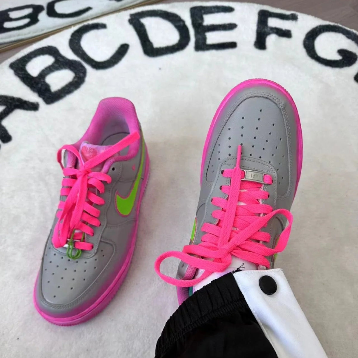 Custom Fluorescent green powder core Air Force 1 Heather Gray/Dusty Pink – hand-painted custom sneakers | DiySneakers