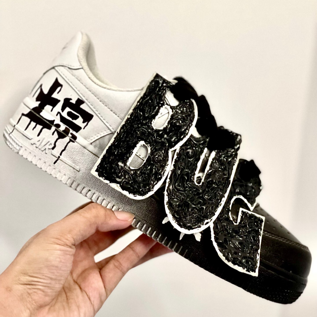 Custom The female version of Dark Seven Deadly SINS BUG Black and White Air Force 1 Black/white – hand-painted custom snea…