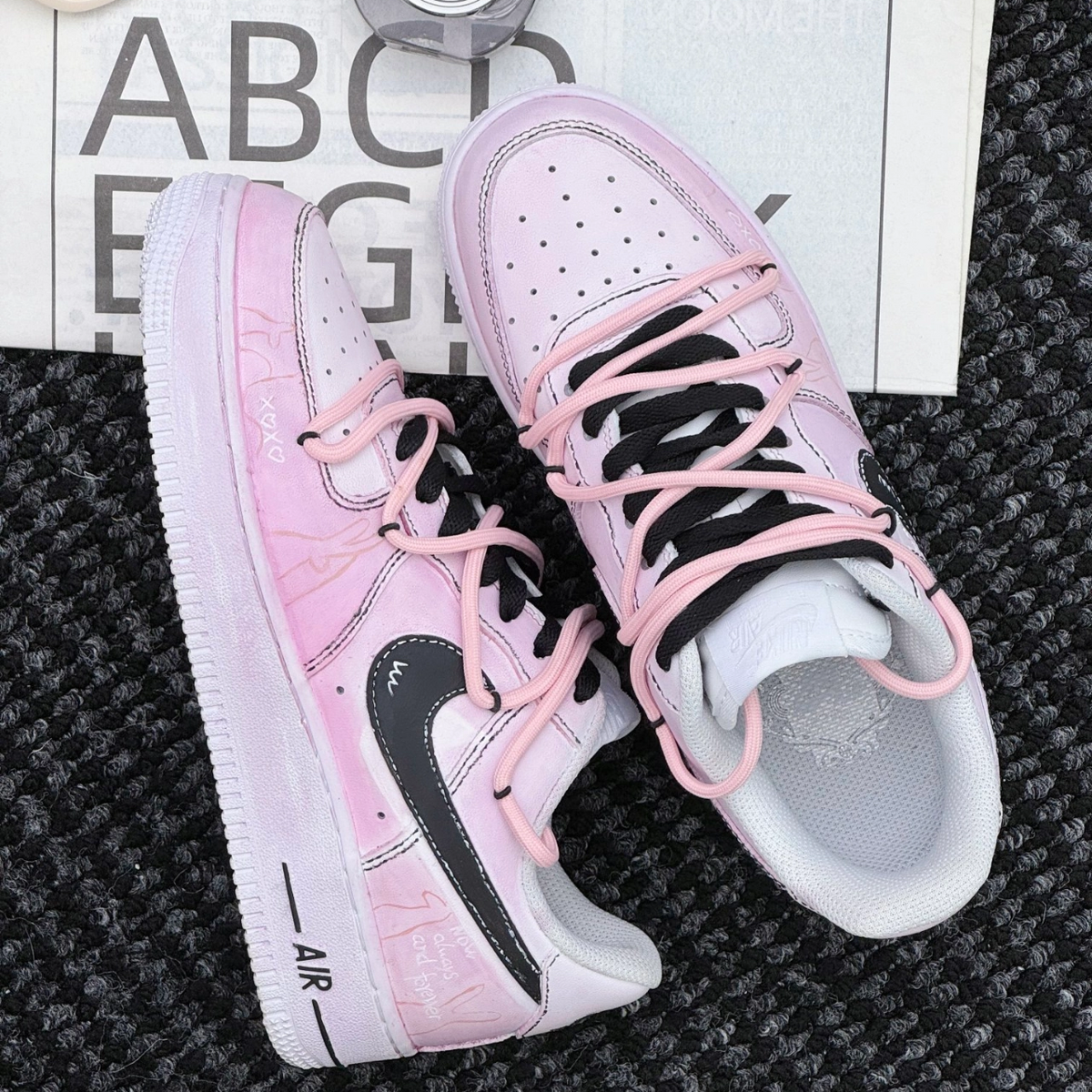 Custom Mianmian Air Force 1 Pink/Black – hand-painted custom sneakers | DiySneakers