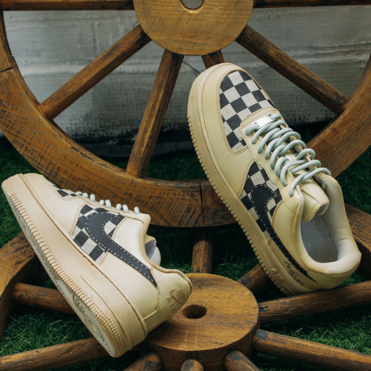 Custom heart-shaped waffle beige white and brown Air Force 1 Brown/brown/beige – hand-painted custom sneakers | DiySneakers