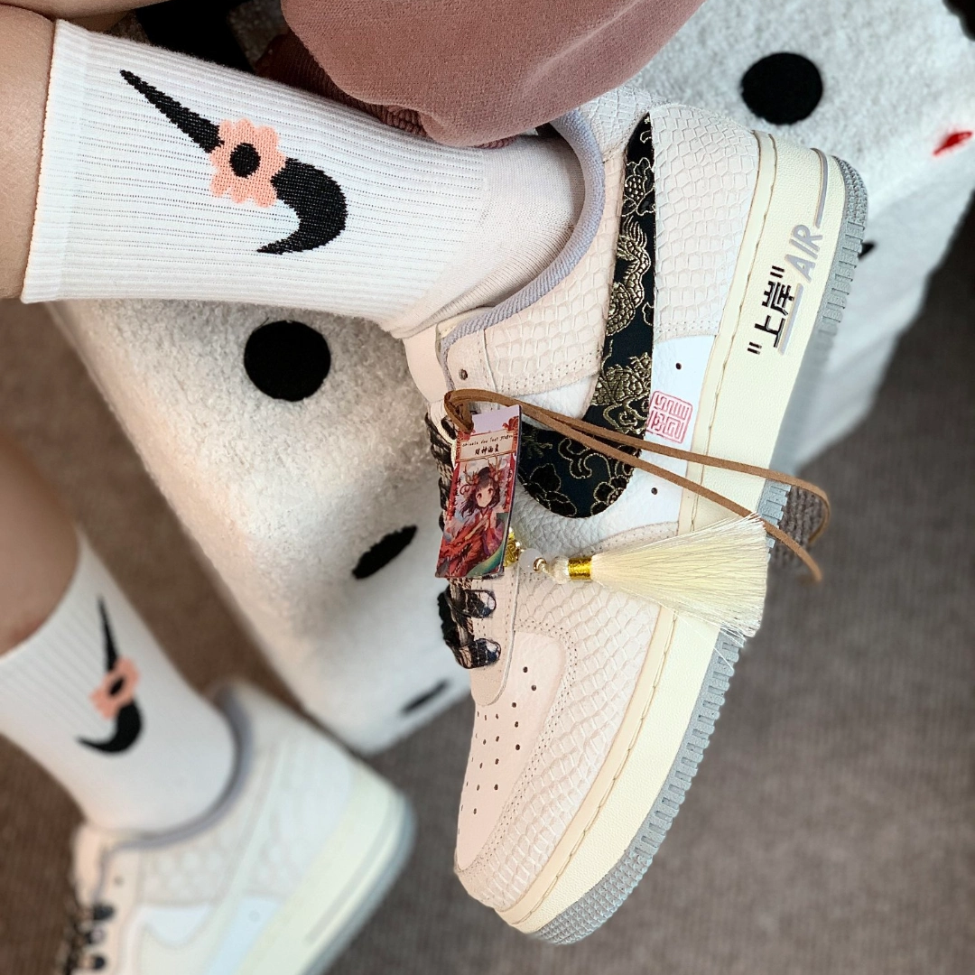 Custom Black hook embroidery with golden dragon patterns Air Force 1 – hand-painted custom sneakers | DiySneakers