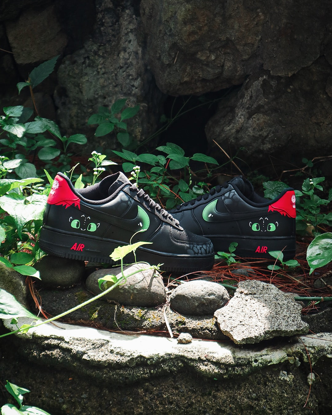 Custom Toothless Air Force 1 Black – hand-painted custom sneakers | DiySneakers