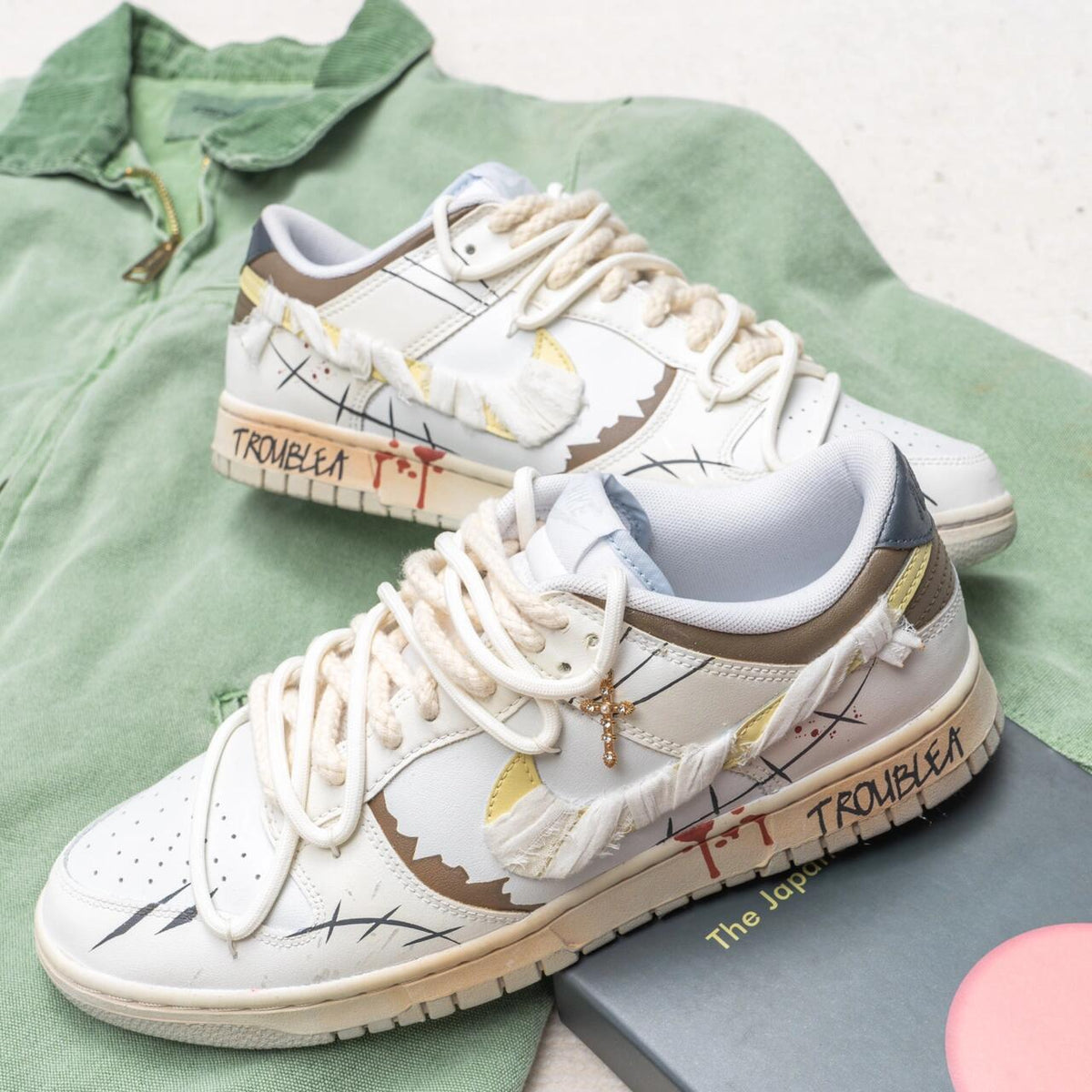 Custom The Mummy of Halloween Dunk – hand-painted custom sneakers | DiySneakers