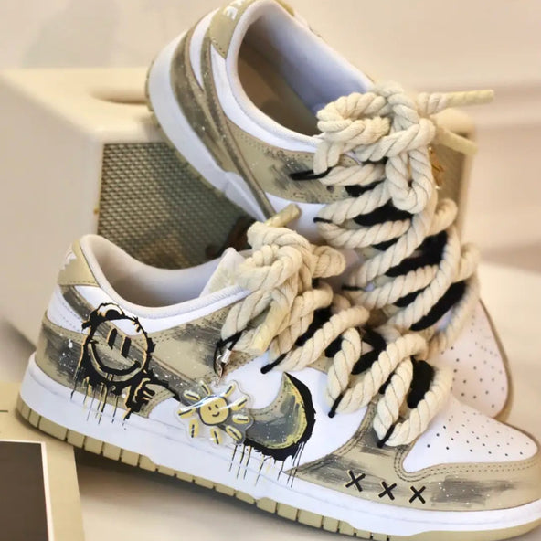 [Custom Smiley Face Graffiti] Dunk Skateboarding Shoes Unisex Distressed Style Yellow