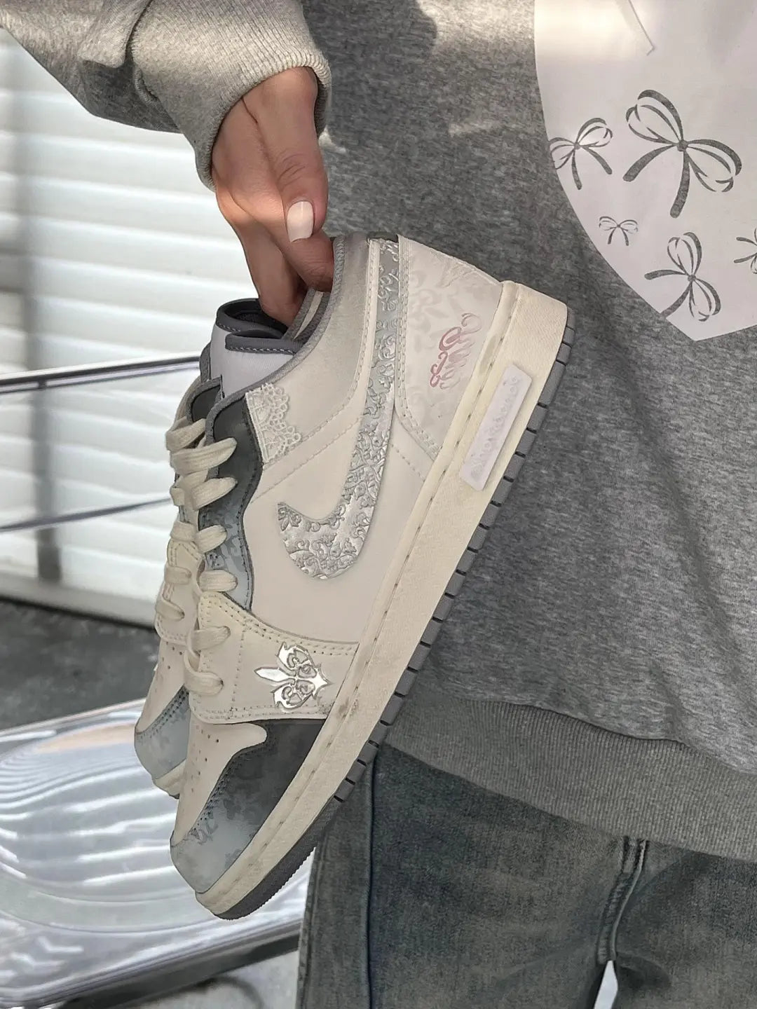 [Custom Flower of Fortitude] Air Jordan Low - Top Skateboarding Shoes Unisex White/Gray