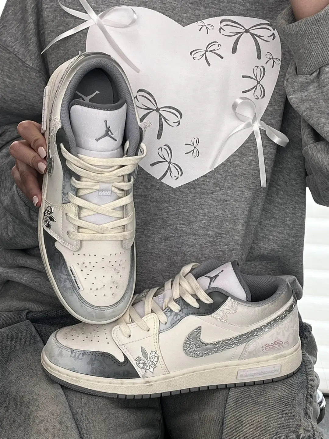 [Custom Flower of Fortitude] Air Jordan Low - Top Skateboarding Shoes Unisex White/Gray