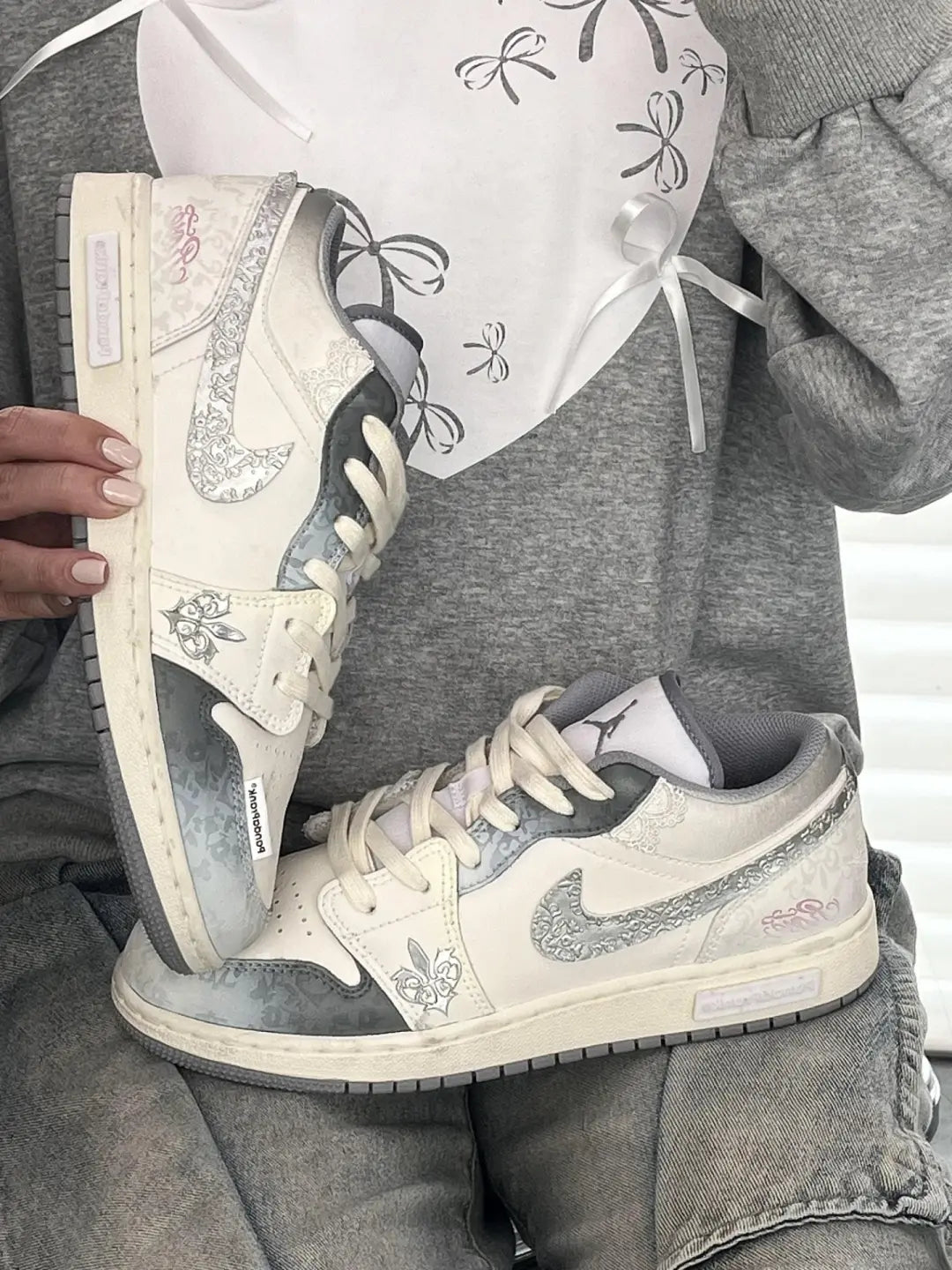 [Custom Flower of Fortitude] Air Jordan Low - Top Skateboarding Shoes Unisex White/Gray