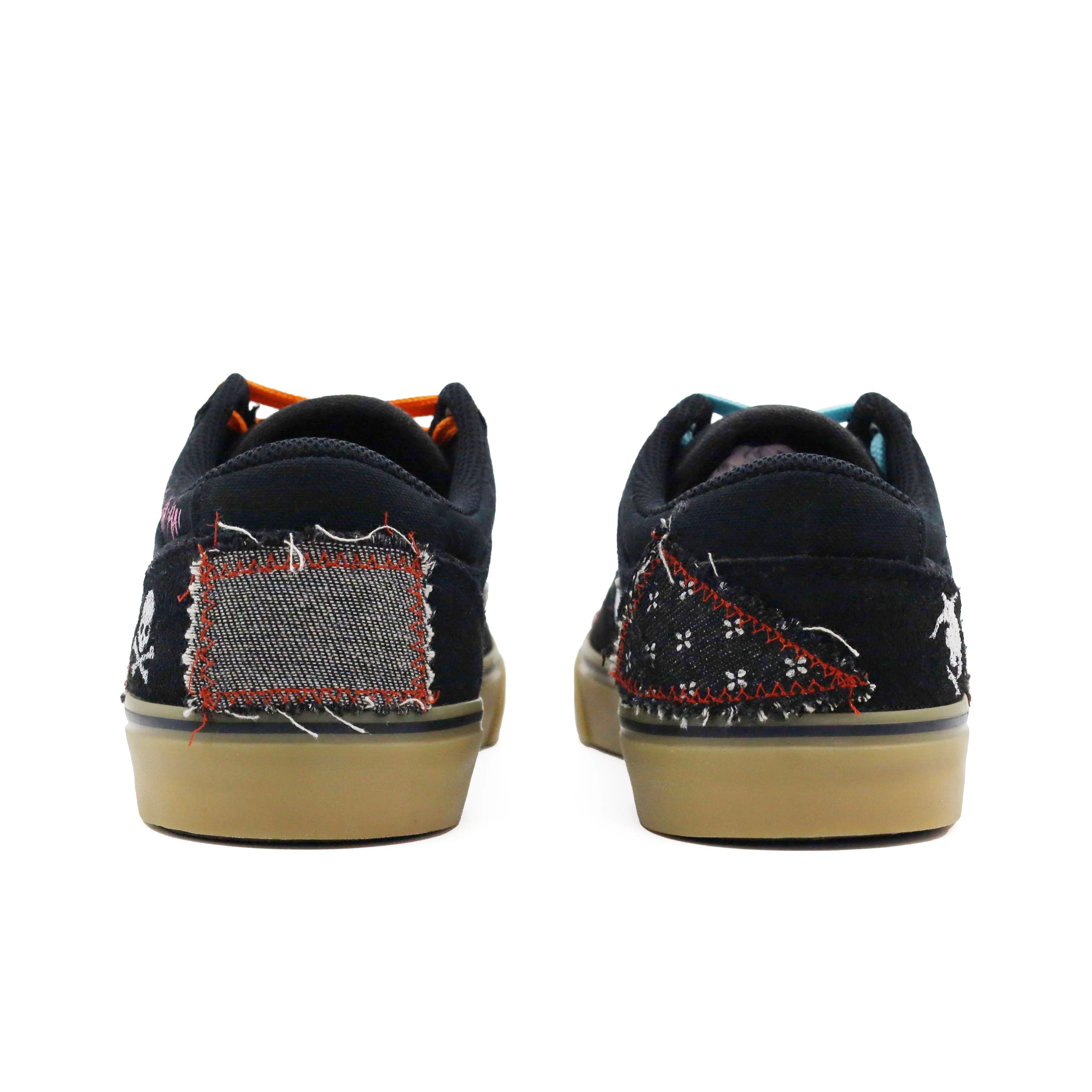 [Custom Black Sticker Graffiti] SB Chron Skateboarding Shoes Unisex Irregular Style