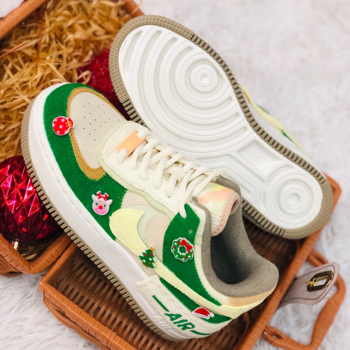 [Custom Women's patch Christmas QD]  Air Force 1 Skateboarding Shoes Women's