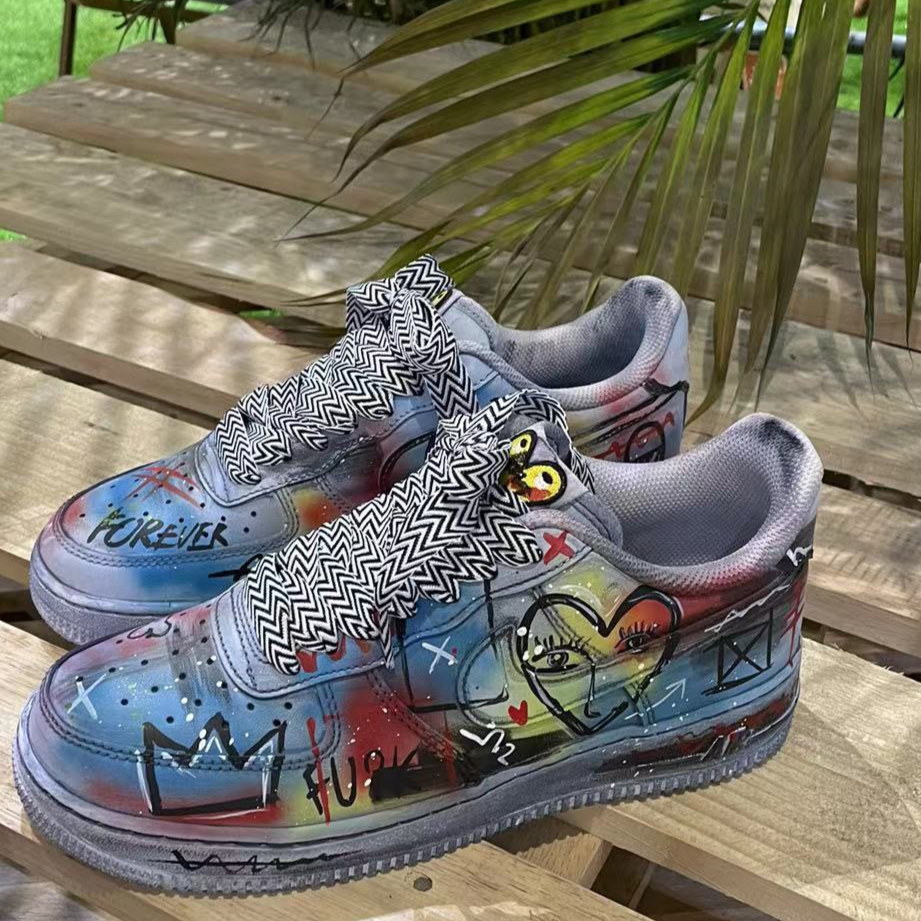 [Custom Female art graffiti in grey]  Air Force 1 Skateboarding Shoes Women's Low-top Gray