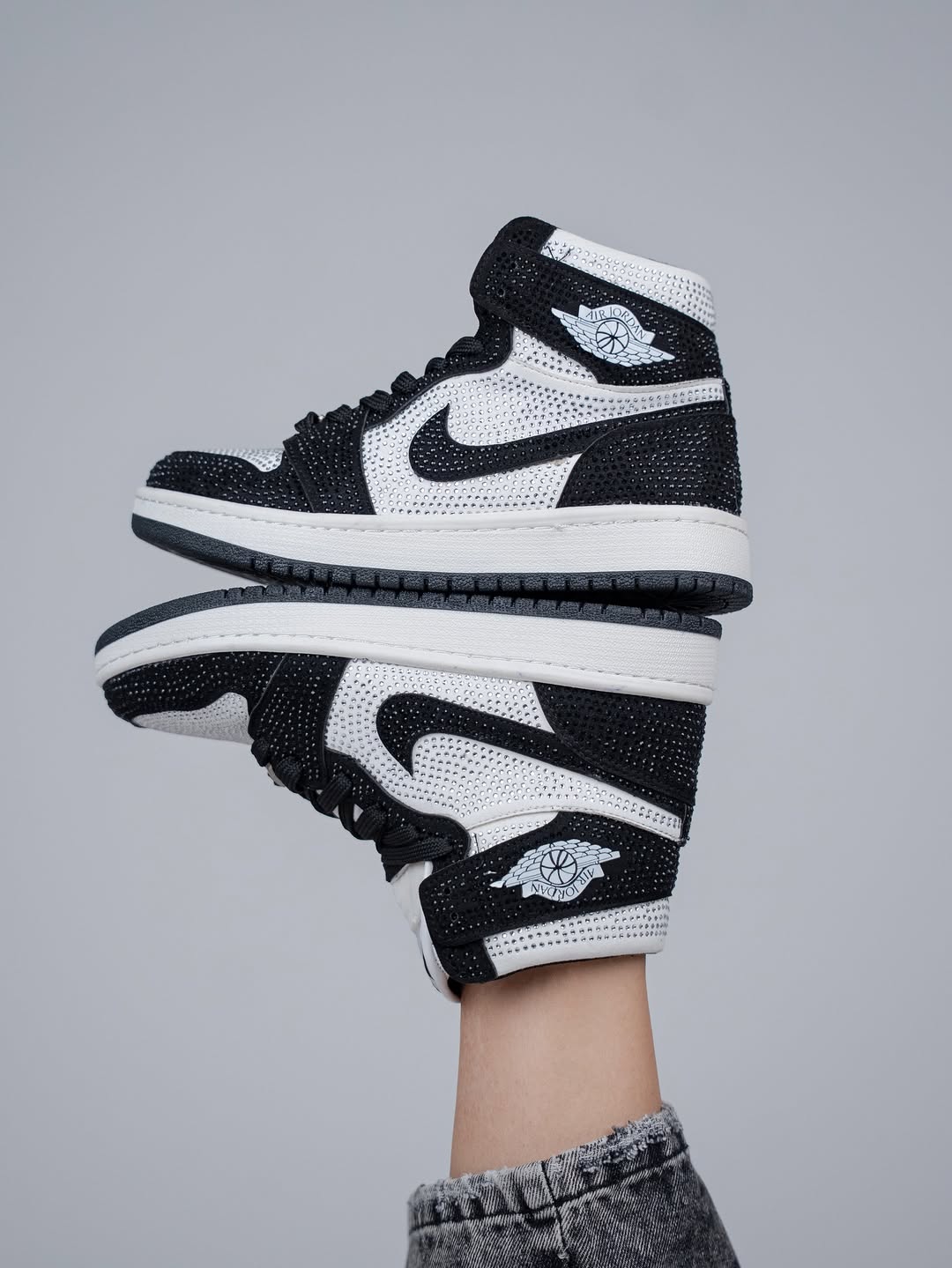 [Custom Black/White - Full Diamond] Air Jordan 1 High - Top Skateboarding Shoes Unisex