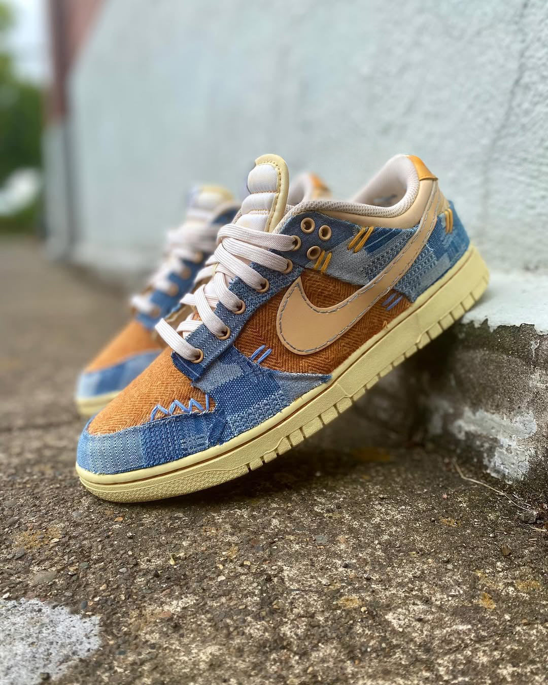 [Customized Denim Patchwork] Dunk Low-top Shoes Unisex Denim Style Blue/Brown