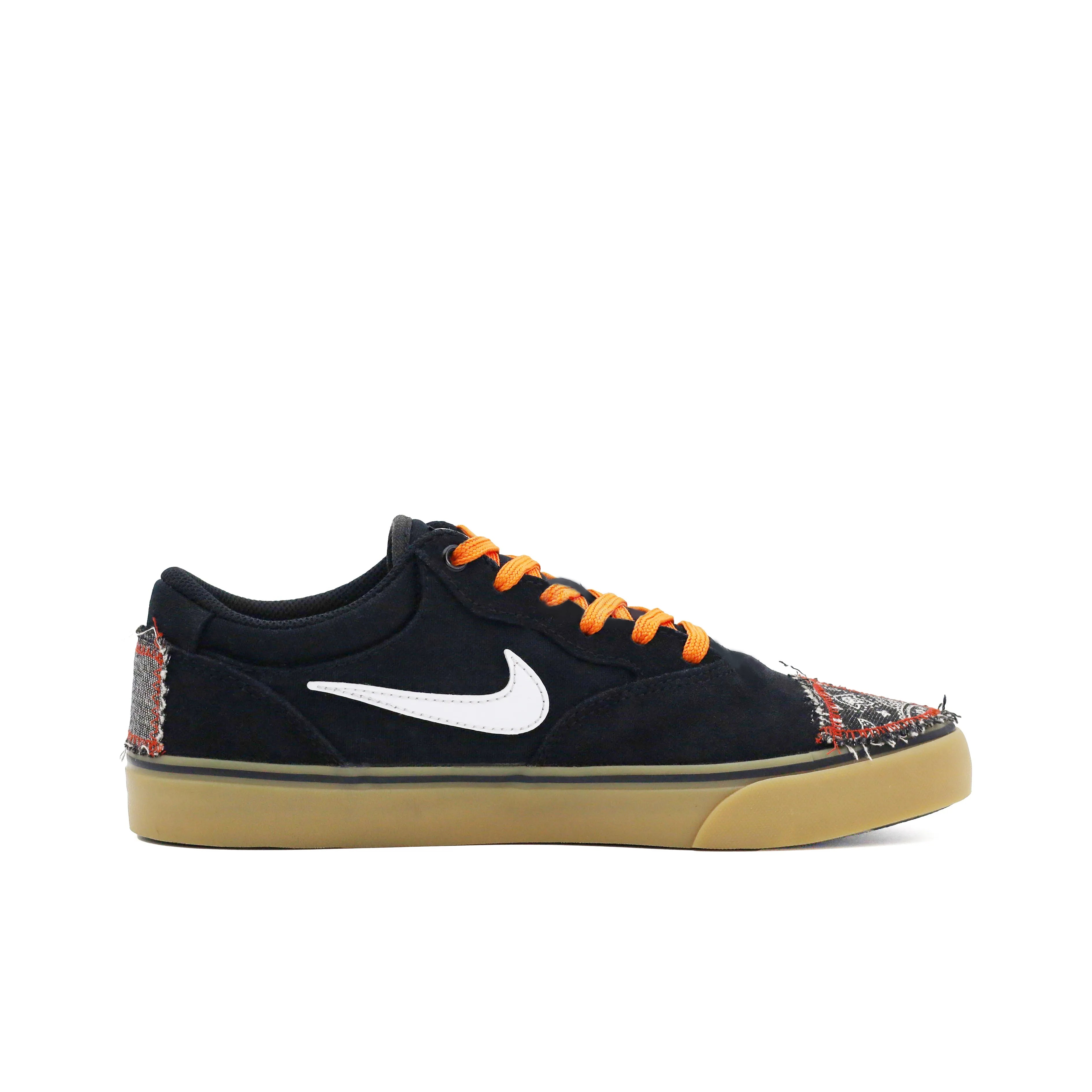 [Custom Black Sticker Graffiti] SB Chron Skateboarding Shoes Unisex Irregular Style